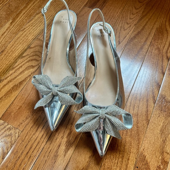 a new day Shiny Silver Slingback Heels with Bow - Picture 2 of 3